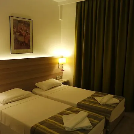 Amphi Aparthotel 3*