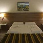 Amphi Aparthotel 3*