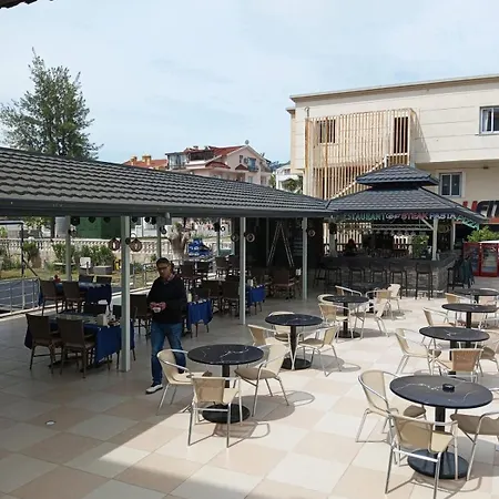 Amphi Lägenhetshotell 3*